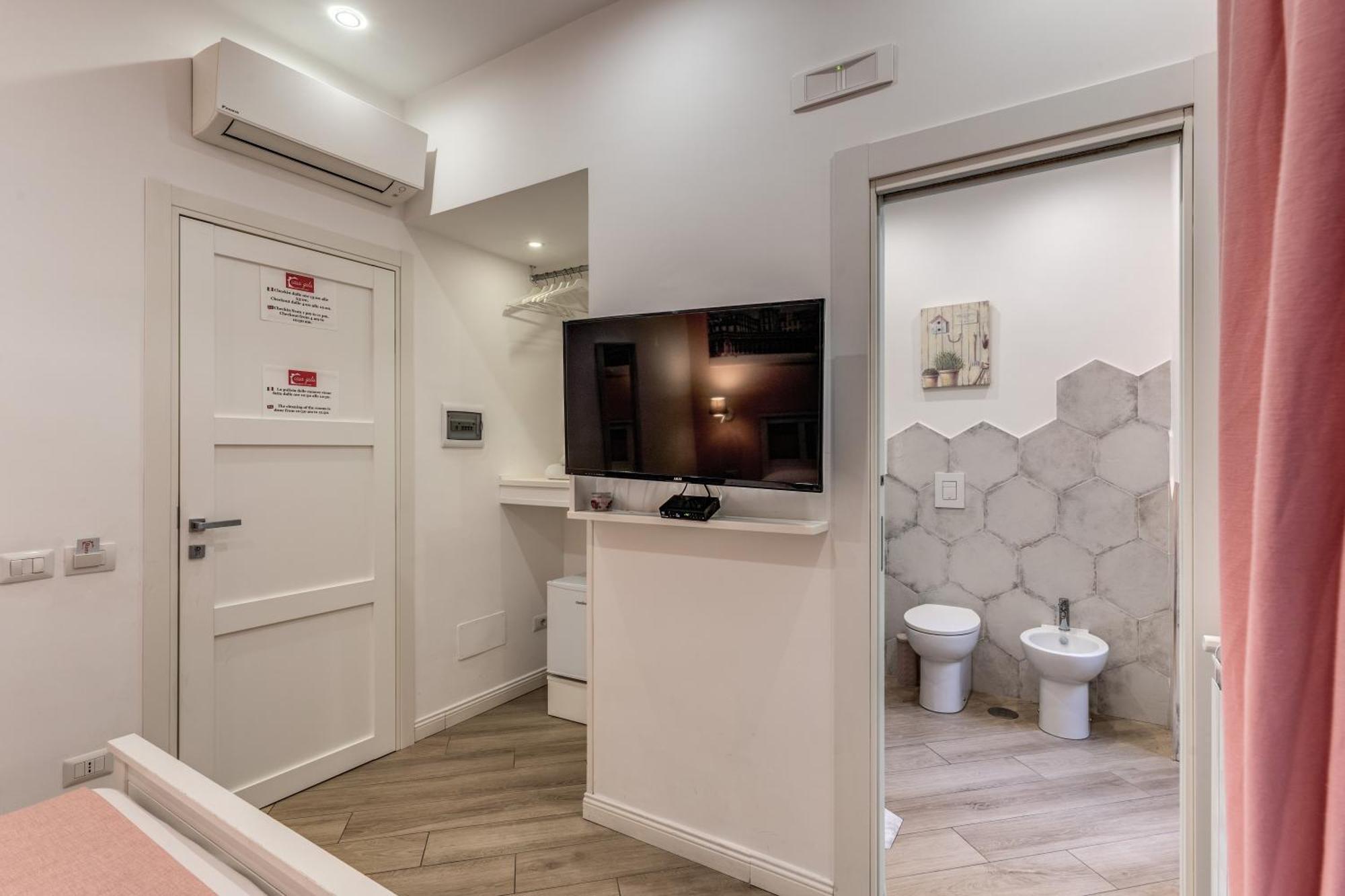 Casa Galu' Bed & Breakfast เนเปิลส์ ภายนอก รูปภาพ